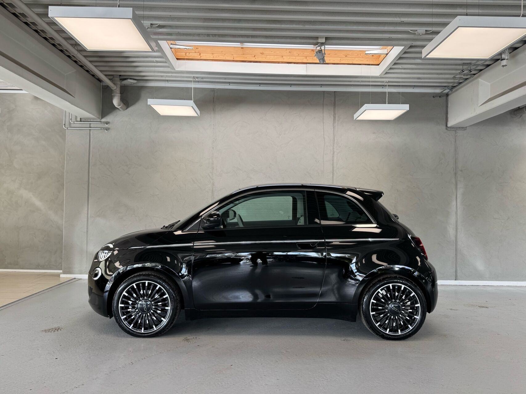 Sort Fiat 500e fra 2024