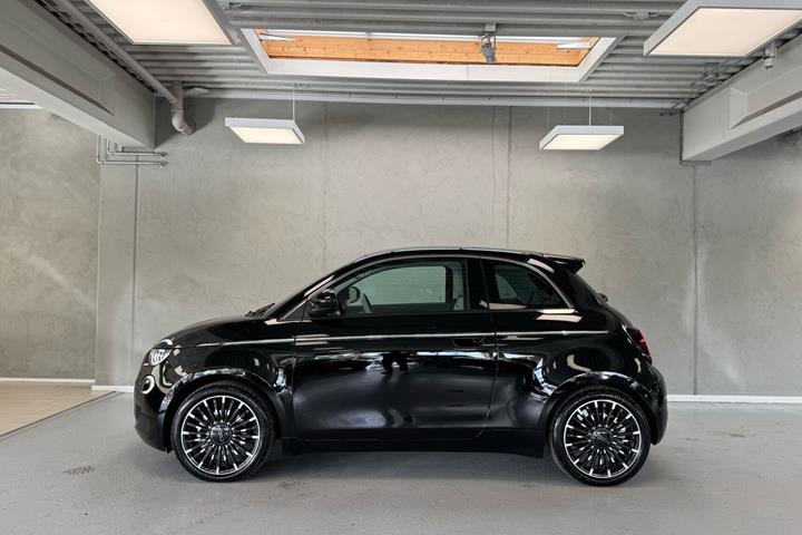 Sort Fiat 500e fra 2024