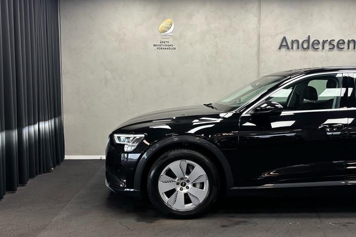 Sort Audi e-tron fra 2023