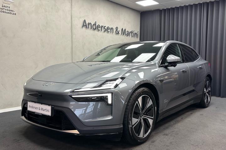 Grå Polestar 4 fra 2026