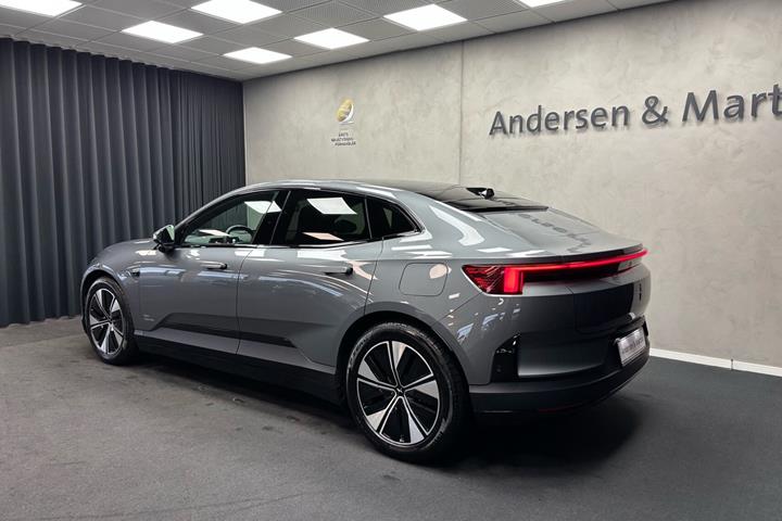 Grå Polestar 4 fra 2026