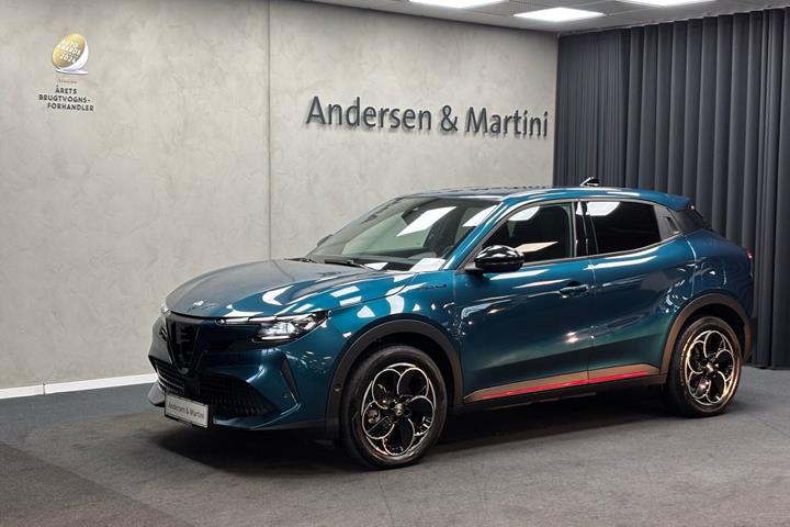Blå Alfa Romeo Junior fra 2024