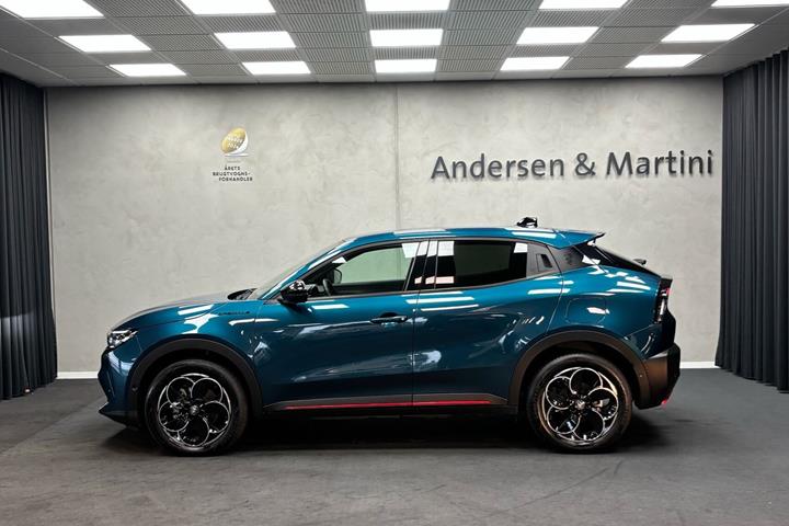 Blå Alfa Romeo Junior fra 2024