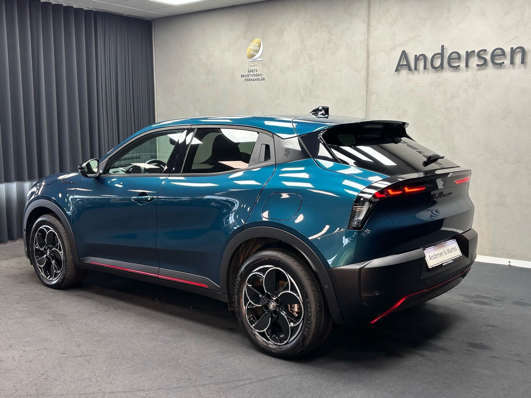 Blå Alfa Romeo Junior fra 2024