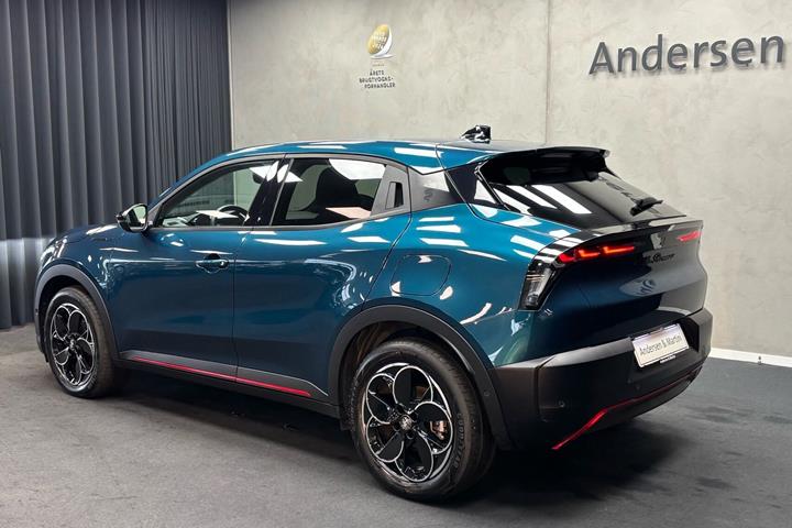 Blå Alfa Romeo Junior fra 2024