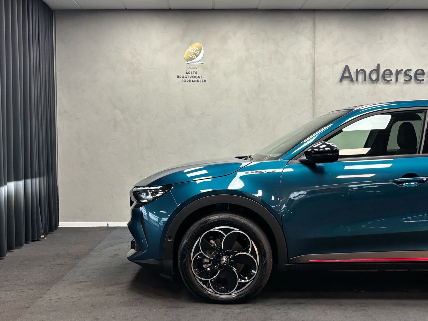 Blå Alfa Romeo Junior fra 2024