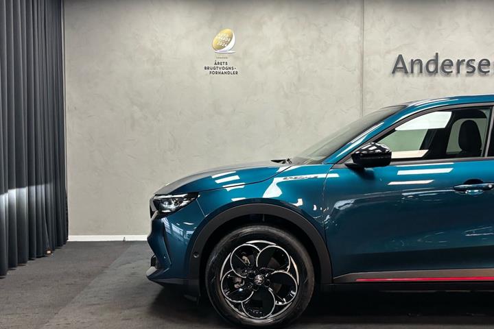Blå Alfa Romeo Junior fra 2024