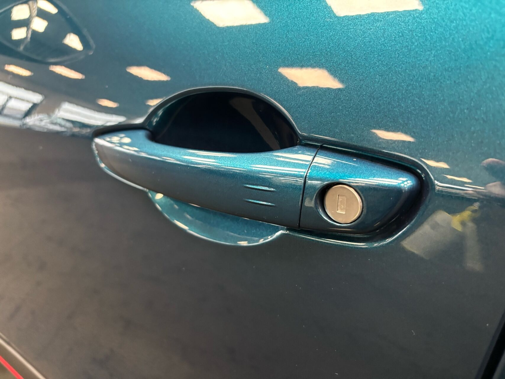 Blå Alfa Romeo Junior fra 2024