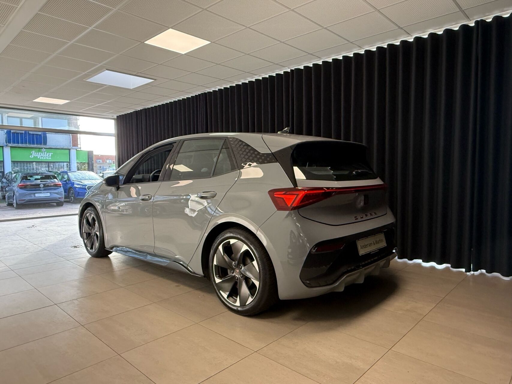 Grå Cupra Born fra 2024
