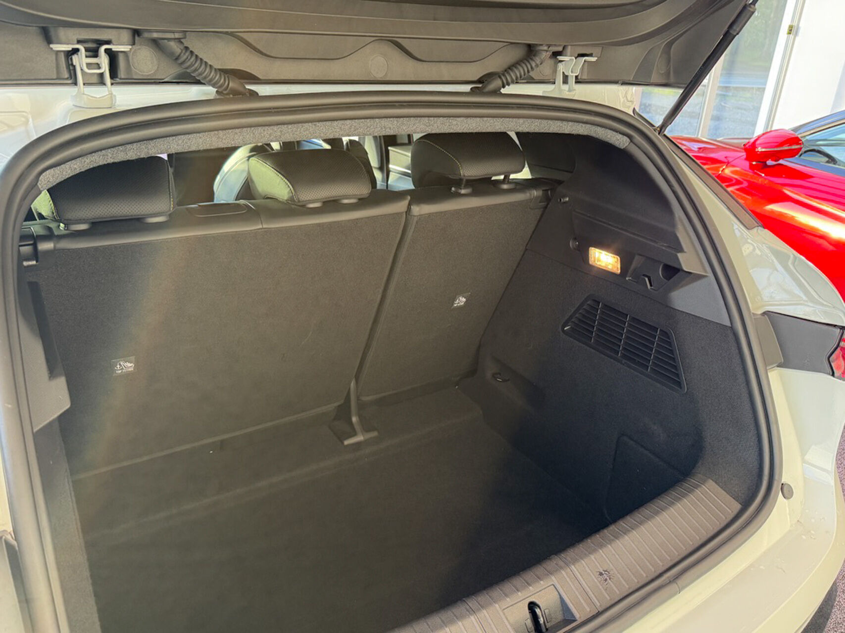 Hvid Renault Mégane fra 2025