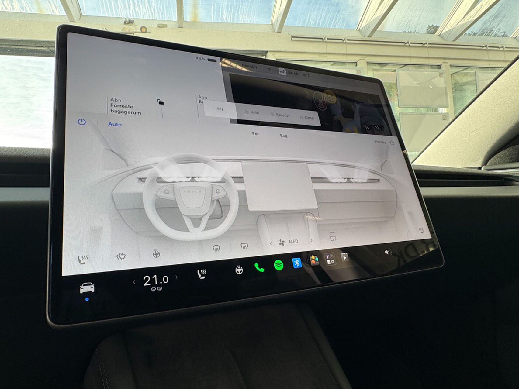 Hvid Tesla Model 3 fra 2024