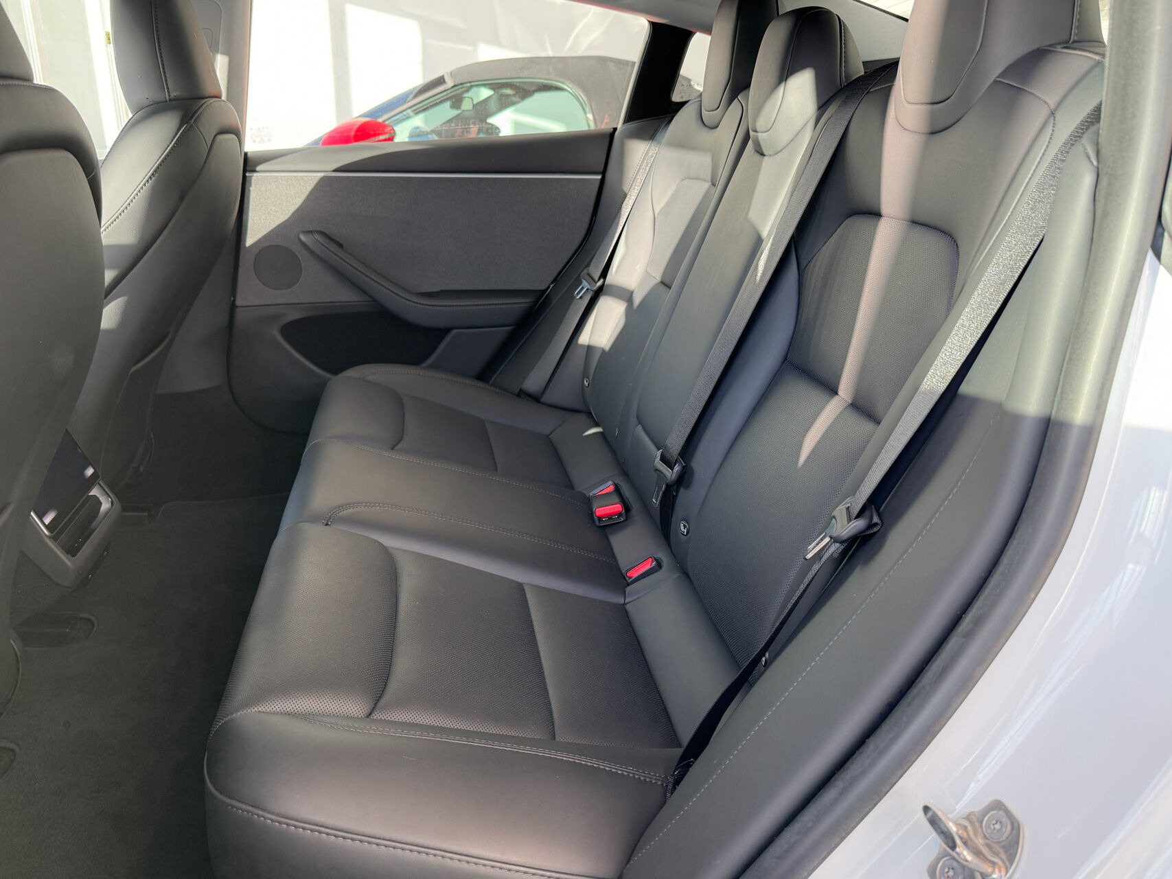 Hvid Tesla Model 3 fra 2024