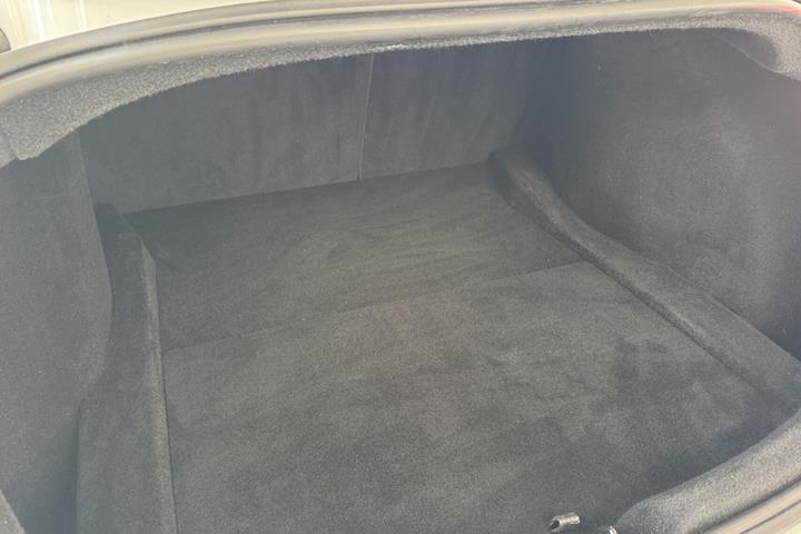 Hvid Tesla Model 3 fra 2024