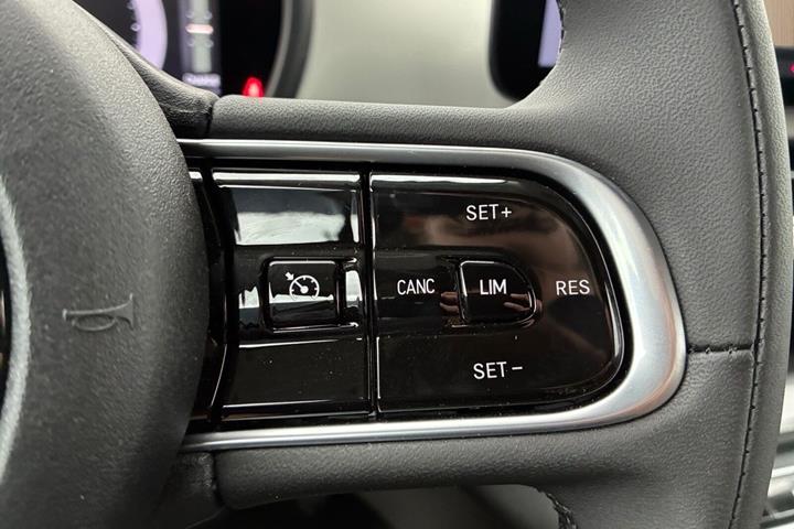 Hvid Fiat 500e fra 2023
