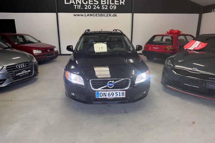 Sort Volvo V70 fra 2013