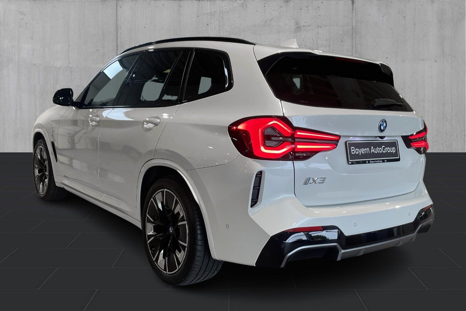 Hvid BMW iX3 fra 2023