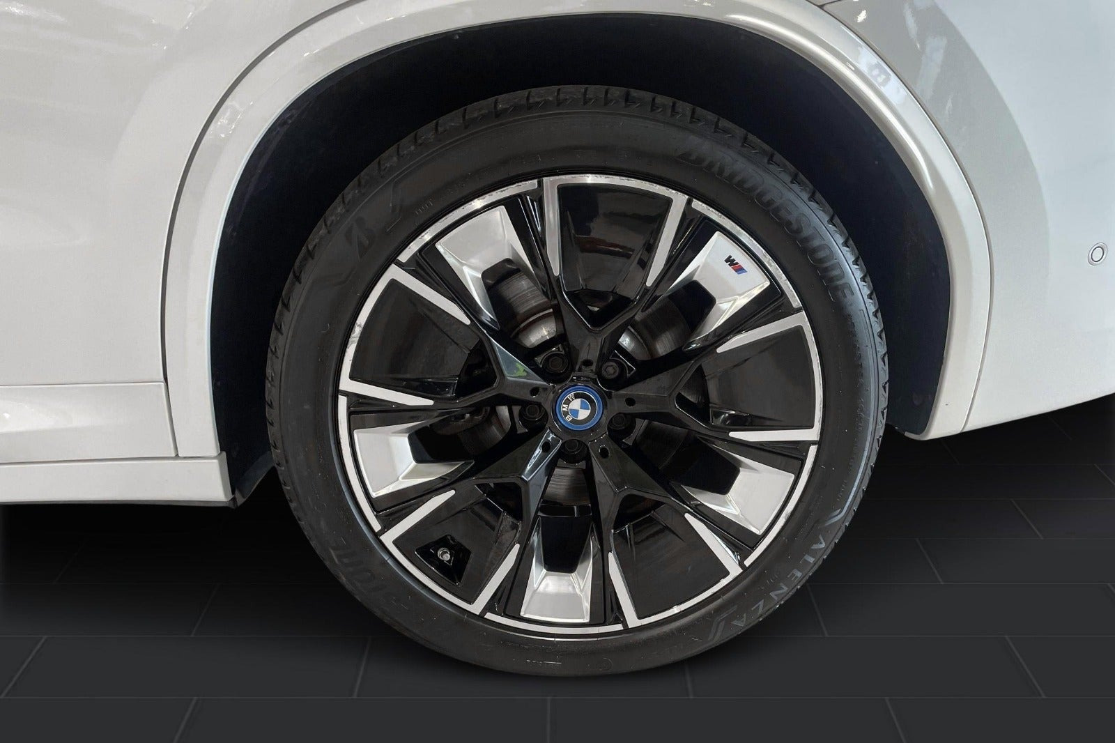 Hvid BMW iX3 fra 2023