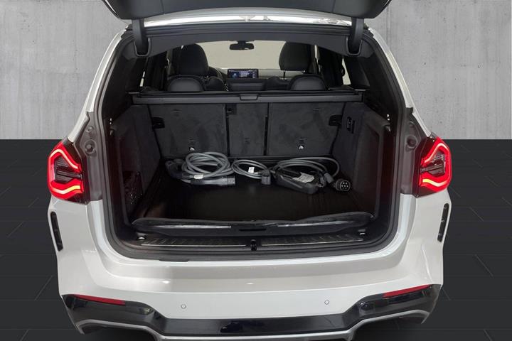 Hvid BMW iX3 fra 2023
