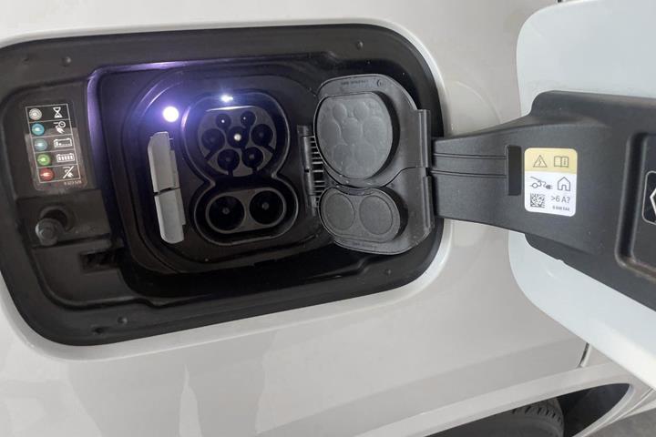 Hvid BMW iX3 fra 2023