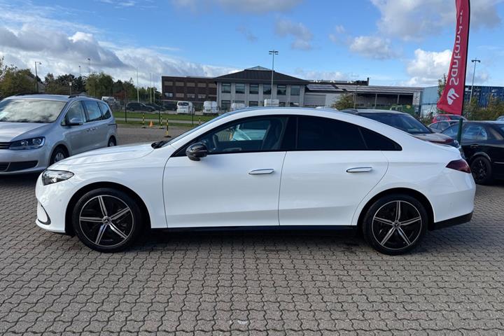 Hvid Mercedes CLA250+ fra 2026