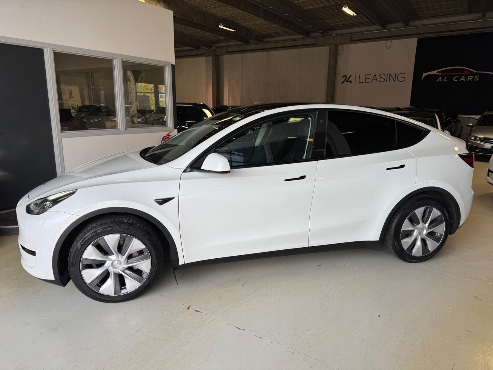 undefined Tesla Model Y fra 2024