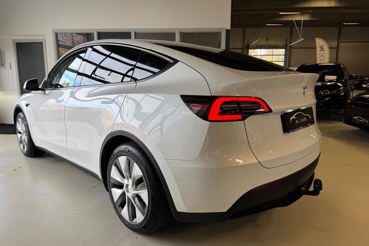 undefined Tesla Model Y fra 2024