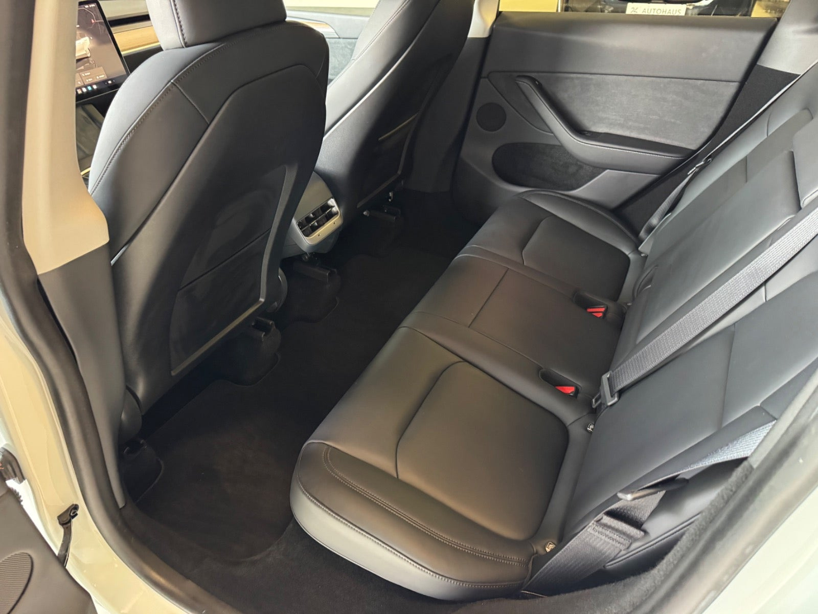 undefined Tesla Model Y fra 2024