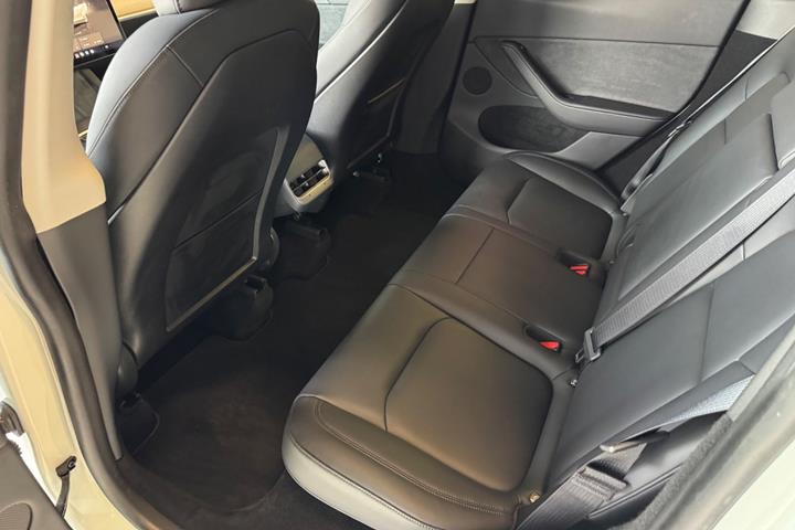 undefined Tesla Model Y fra 2024