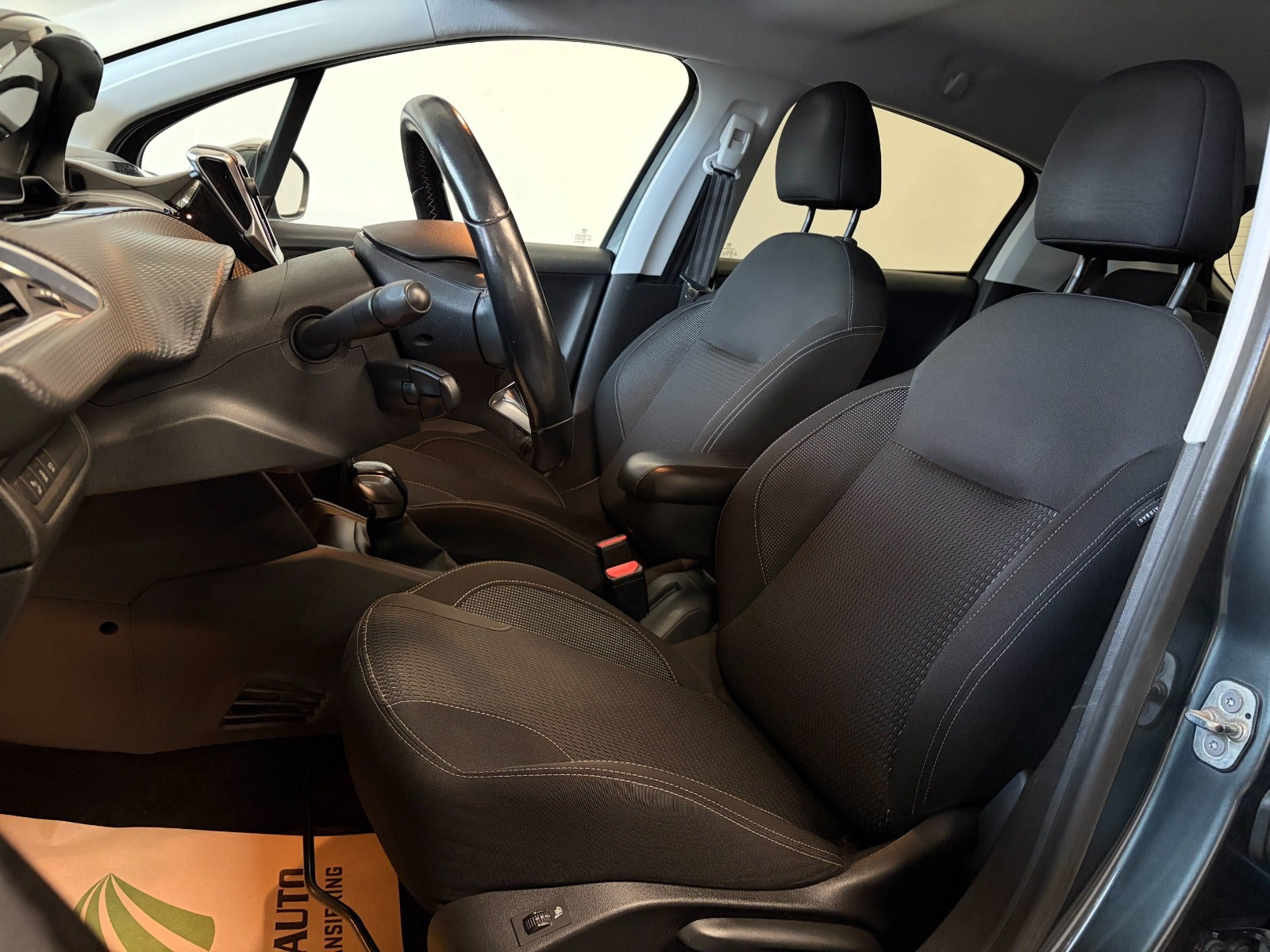 undefined Peugeot 208 fra 2017