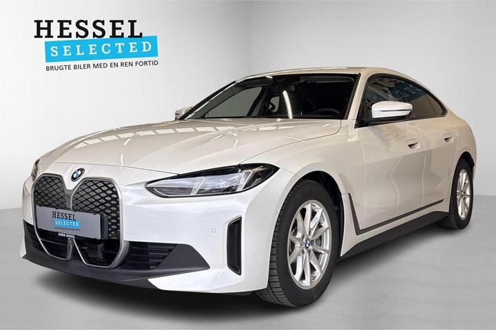 Hvid BMW i4 fra 2024