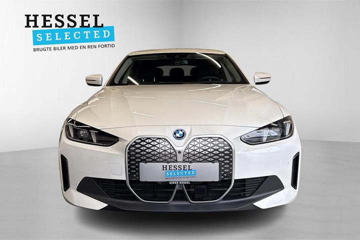 Hvid BMW i4 fra 2024