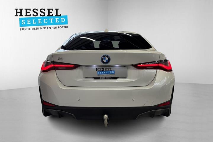 Hvid BMW i4 fra 2024