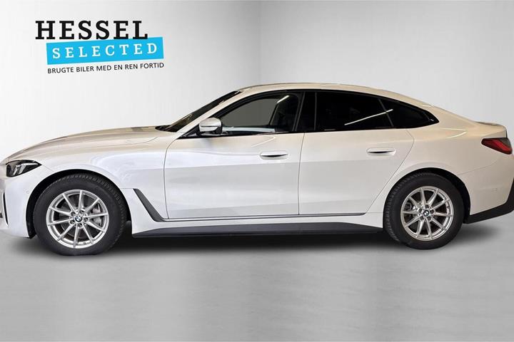 Hvid BMW i4 fra 2024