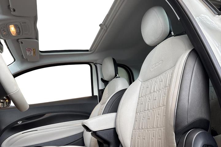 Hvid Fiat 500e fra 2023