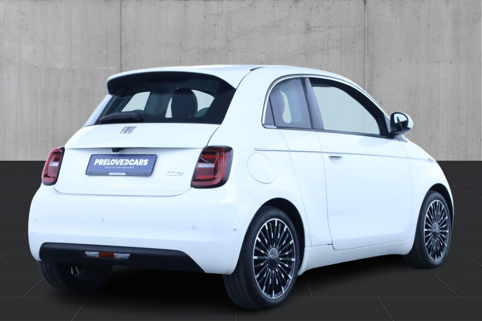 Hvid Fiat 500e fra 2023