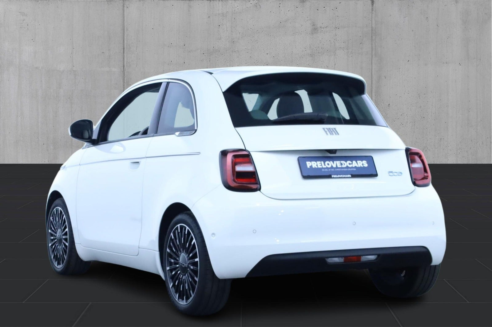 Hvid Fiat 500e fra 2023