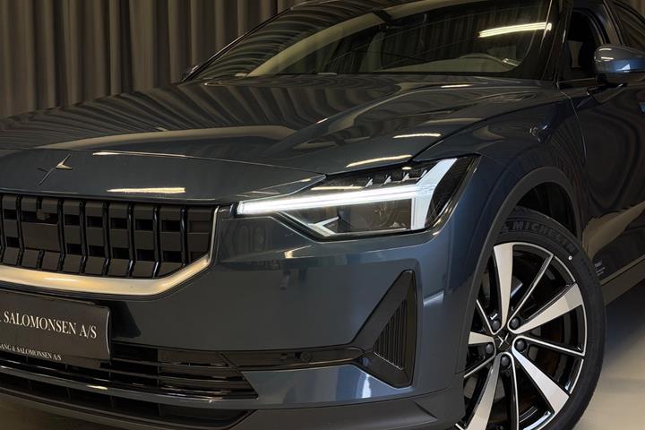 Blå Polestar 2 fra 2022