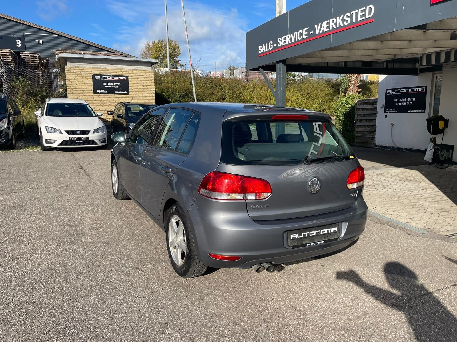 Grå VW Golf VI fra 2012