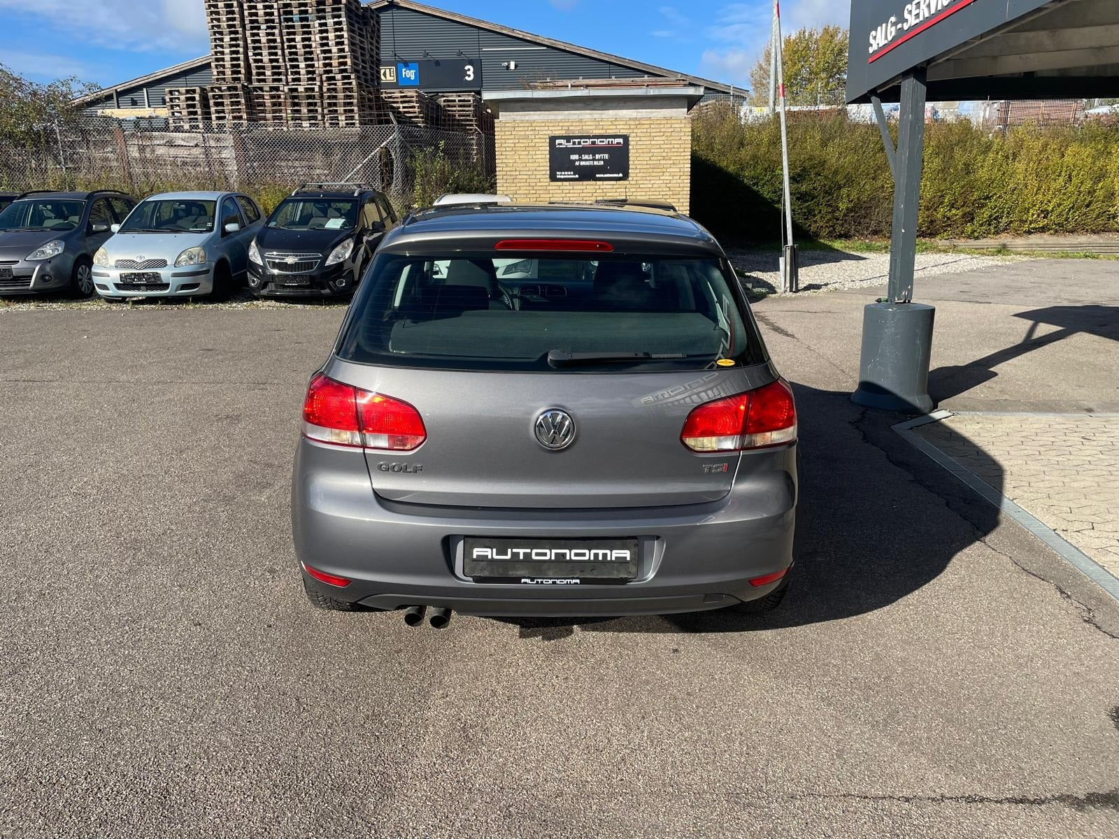 Grå VW Golf VI fra 2012