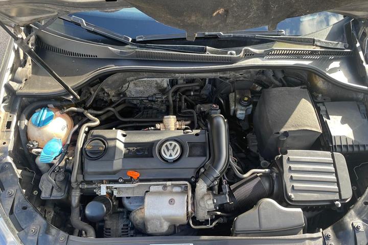 Grå VW Golf VI fra 2012