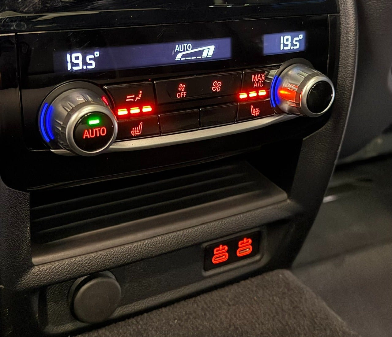 Hvid BMW 545e fra 2023
