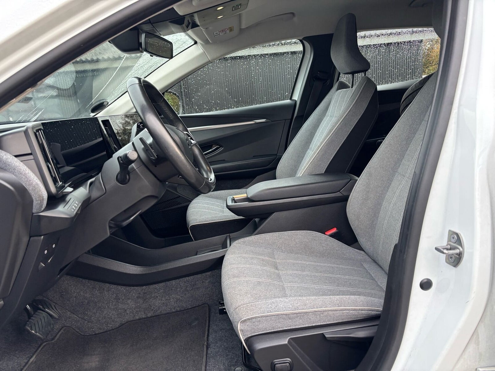 Hvid Renault Megane E-Tech fra 2023