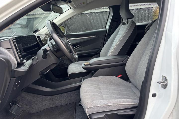 Hvid Renault Megane E-Tech fra 2023