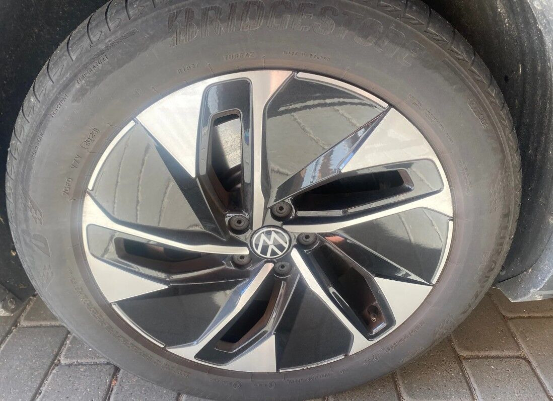 Blå VW ID.4 fra 2023