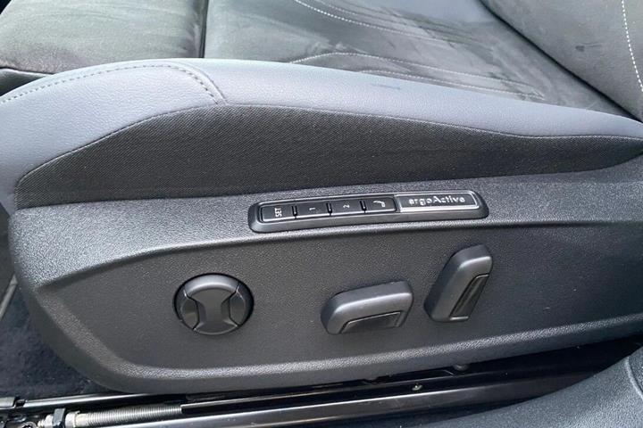 Blå VW ID.4 fra 2023