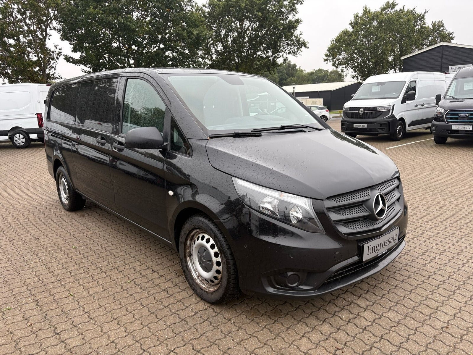 Sort Mercedes Vito 119 fra 2019