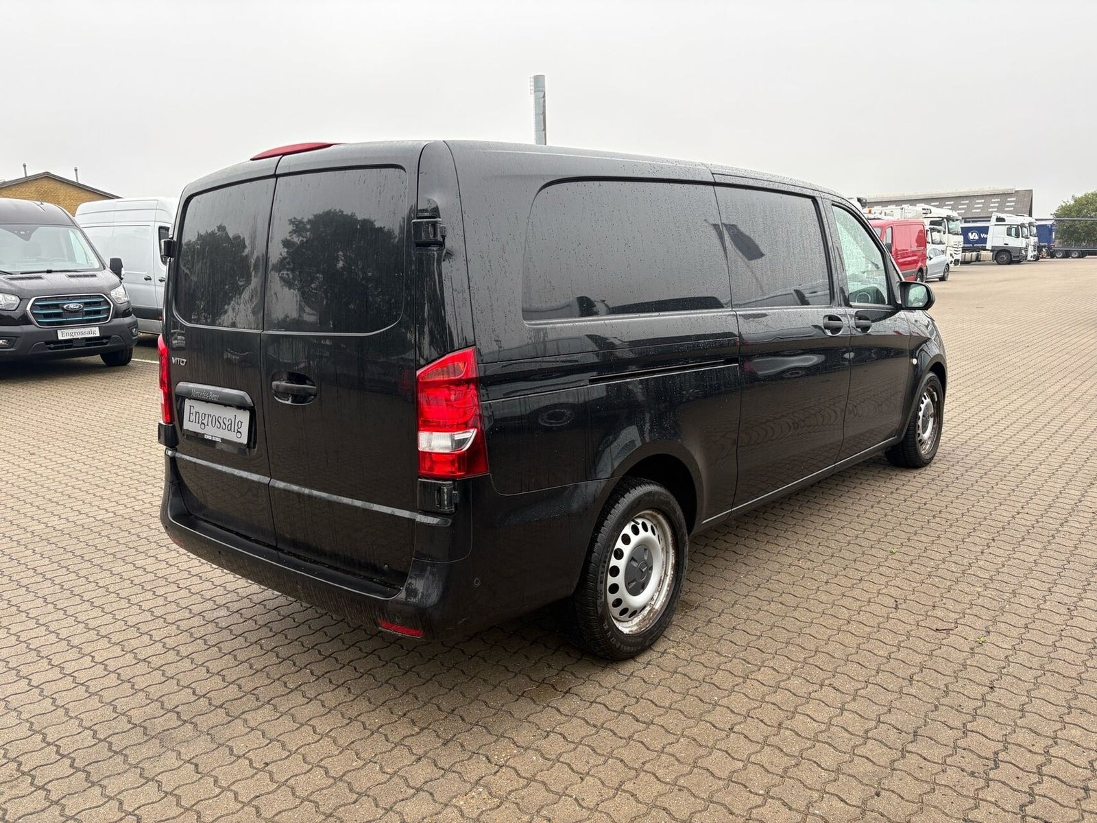 Sort Mercedes Vito 119 fra 2019