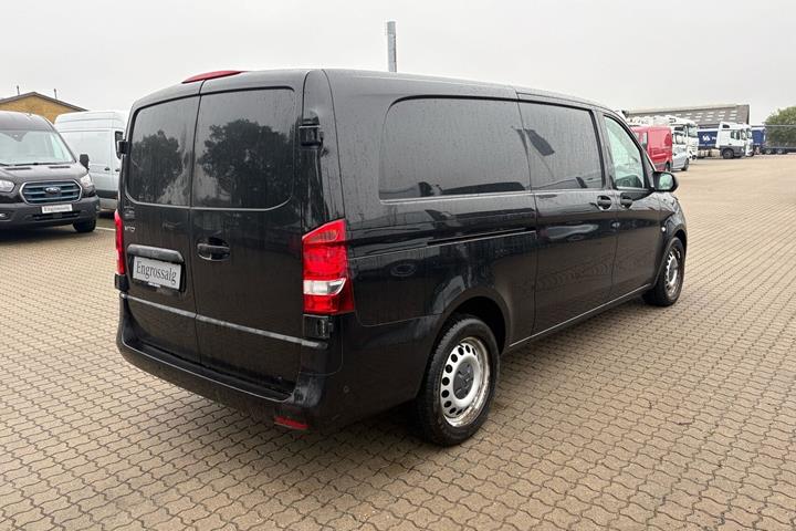 Sort Mercedes Vito 119 fra 2019