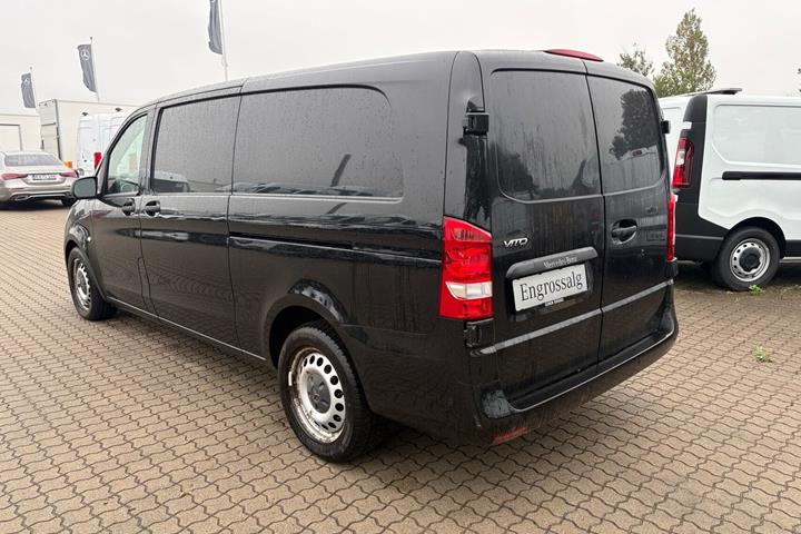 Sort Mercedes Vito 119 fra 2019