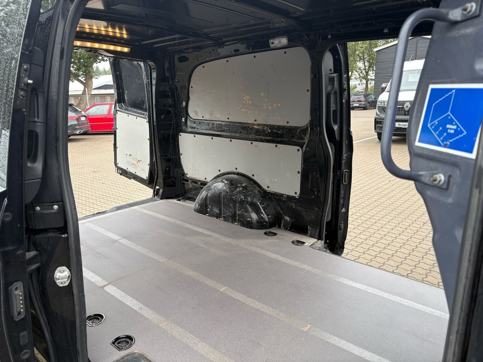 Sort Mercedes Vito 119 fra 2019